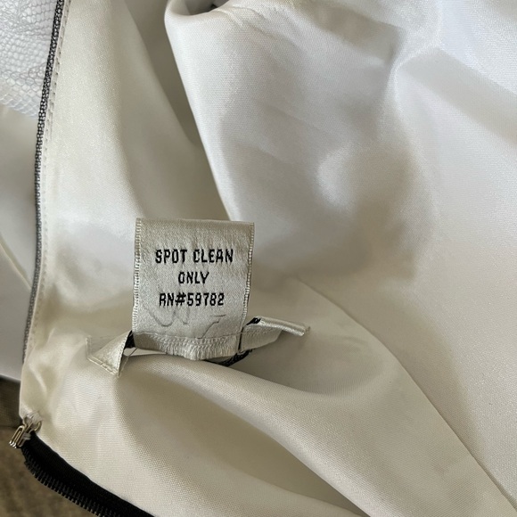 Evening dress -sleeves - Picture 5 of 11